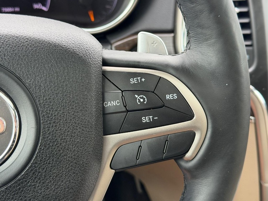 Jeep Grand Cherokee Vehicle Full-screen Gallery Image 19