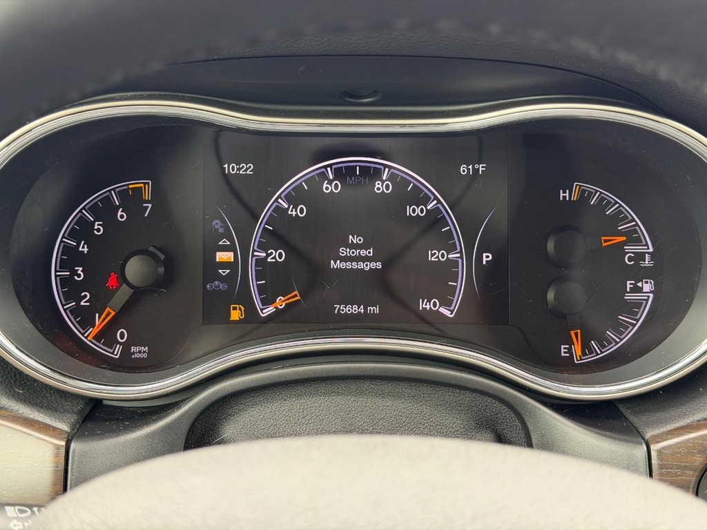 Jeep Grand Cherokee Vehicle Full-screen Gallery Image 22