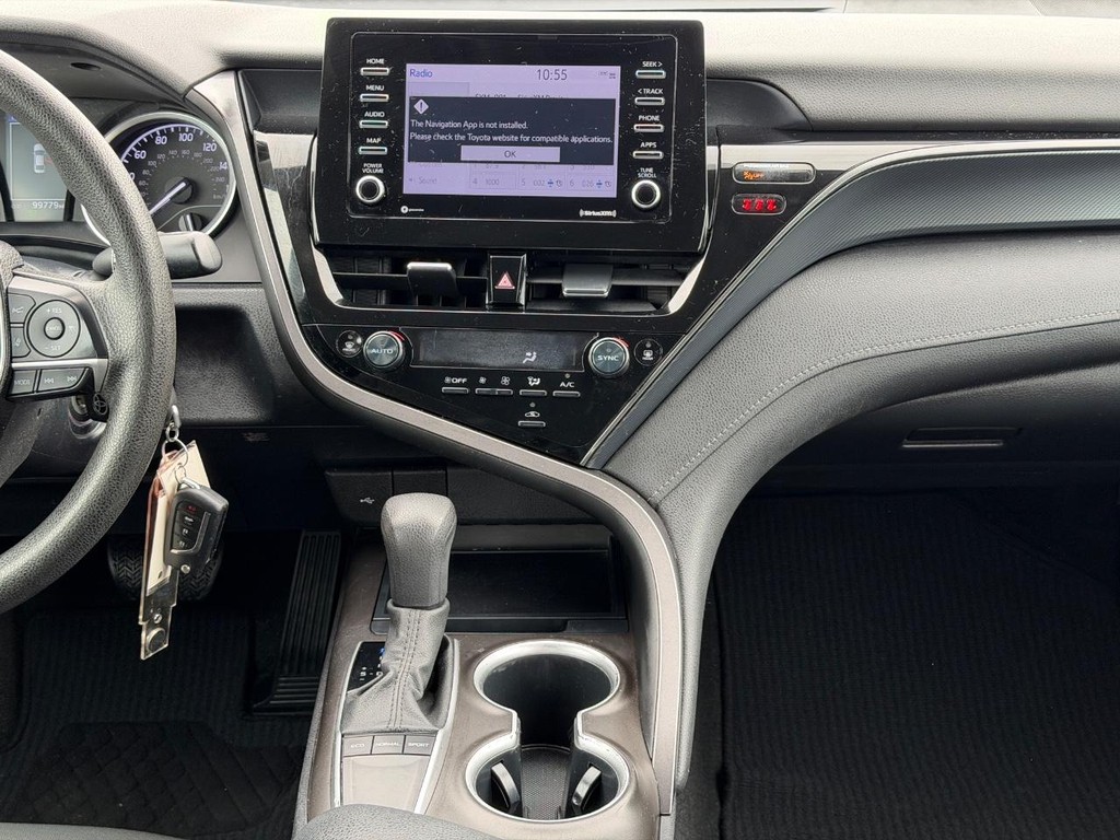Toyota Camry Vehicle Full-screen Gallery Image 13