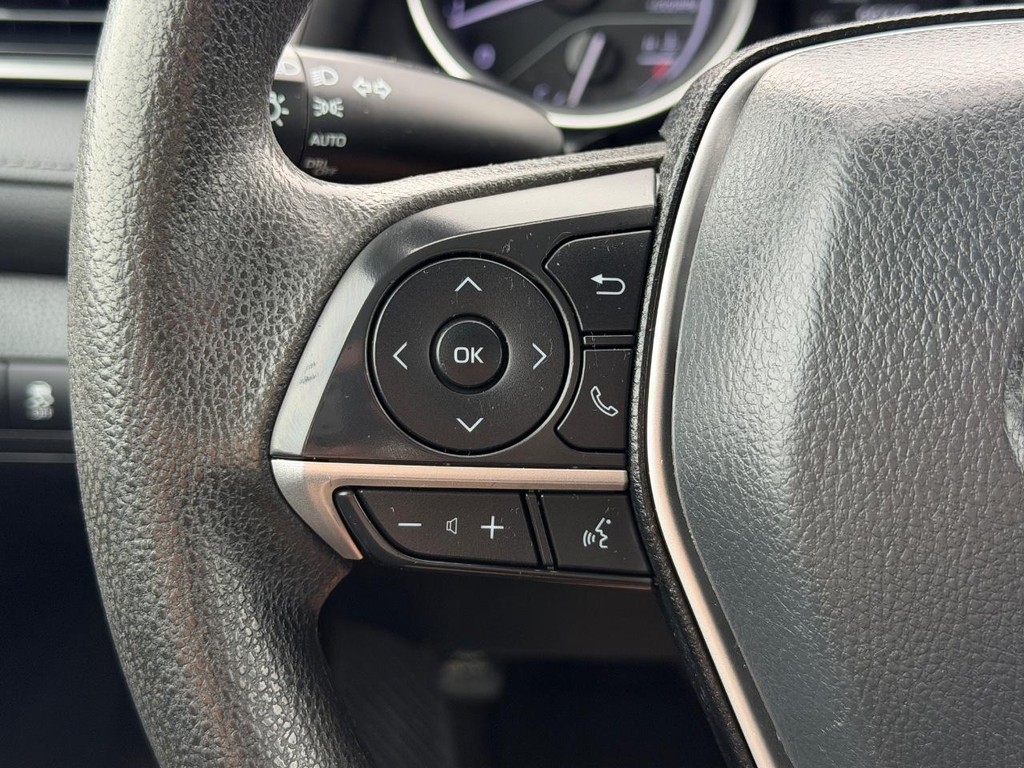 Toyota Camry Vehicle Full-screen Gallery Image 18