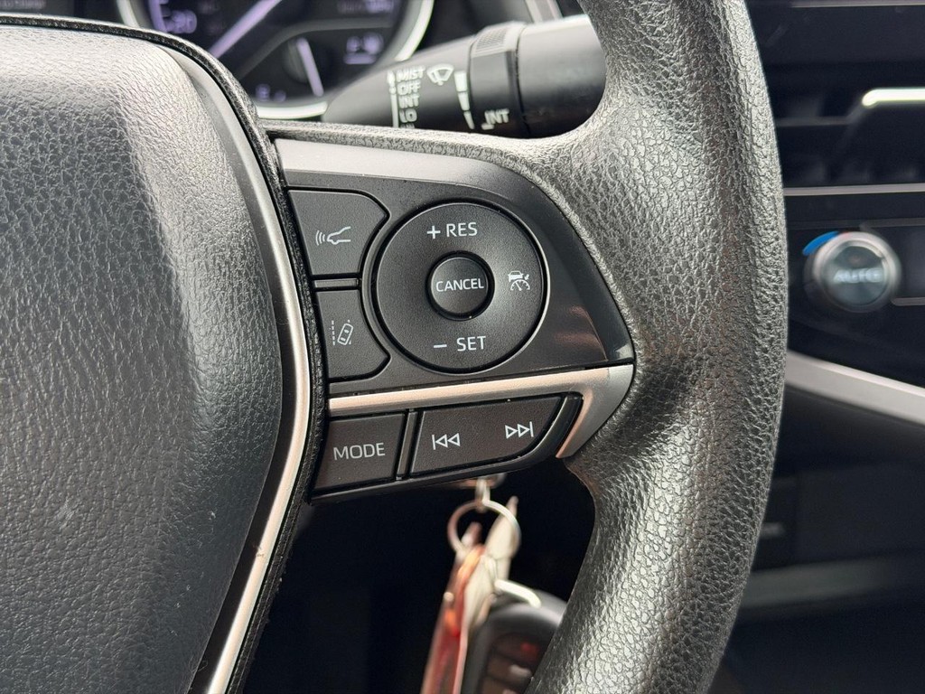 Toyota Camry Vehicle Full-screen Gallery Image 19
