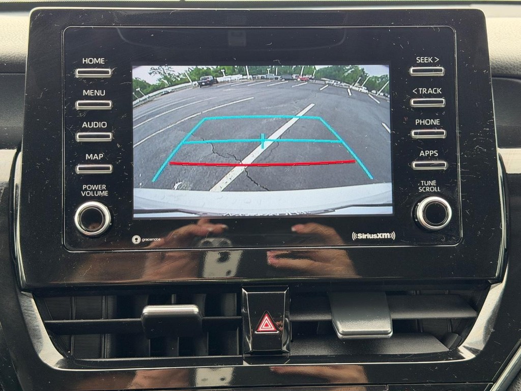 Toyota Camry Vehicle Full-screen Gallery Image 20