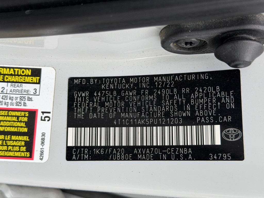 Toyota Camry Vehicle Full-screen Gallery Image 23