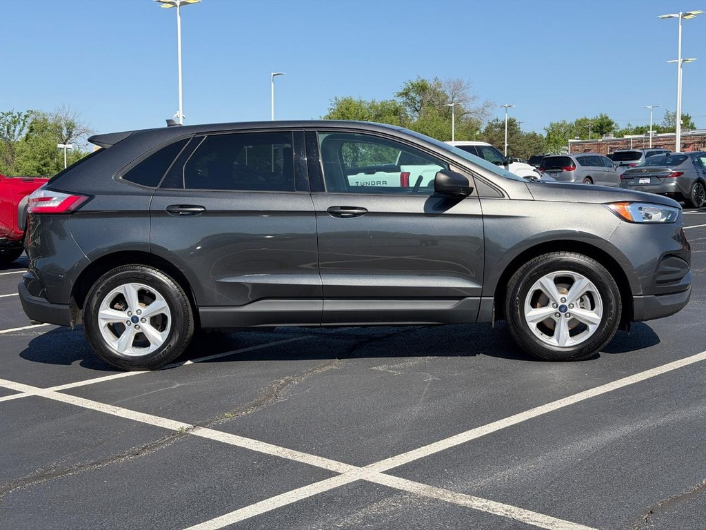 Ford Edge Vehicle Full-screen Gallery Image 02