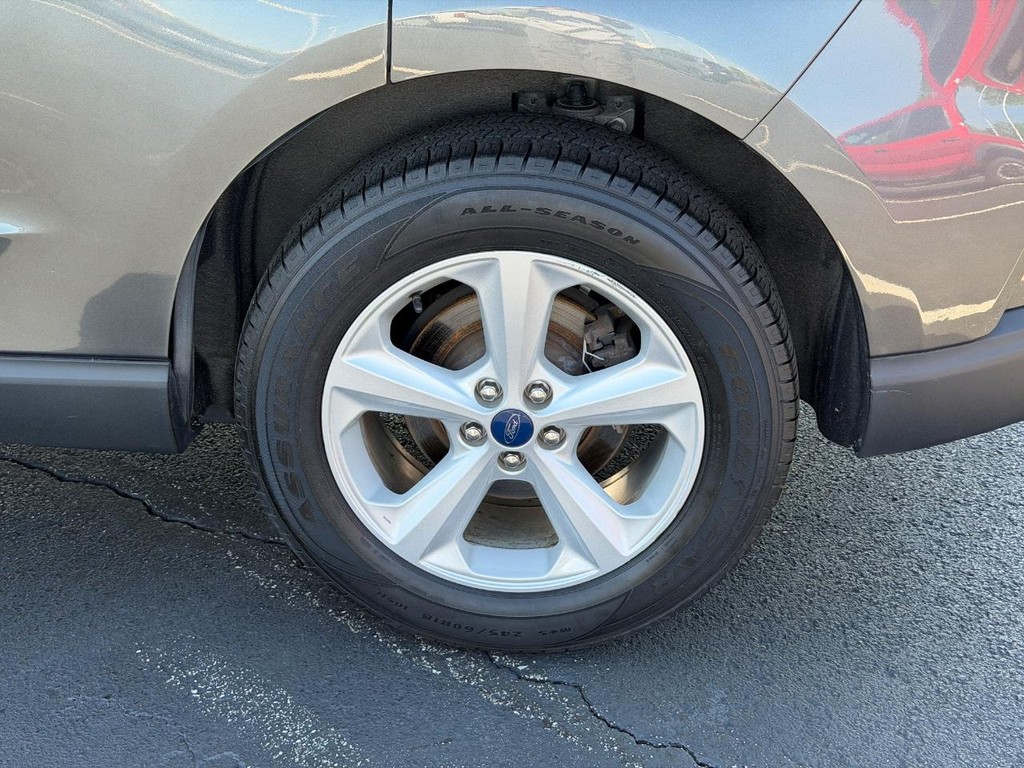 Ford Edge Vehicle Full-screen Gallery Image 07