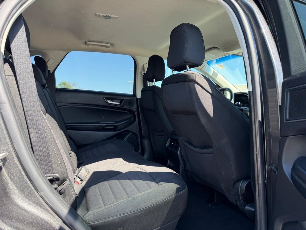 Ford Edge Vehicle Full-screen Gallery Image 09