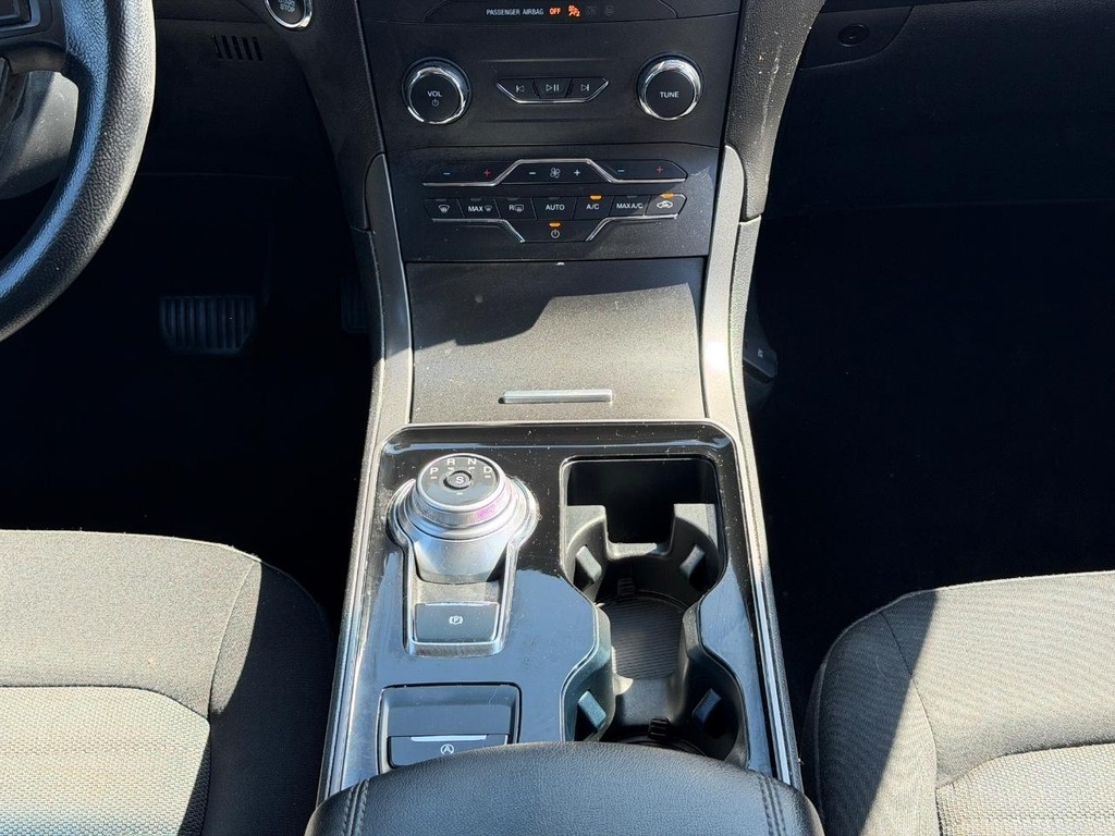 Ford Edge Vehicle Full-screen Gallery Image 13