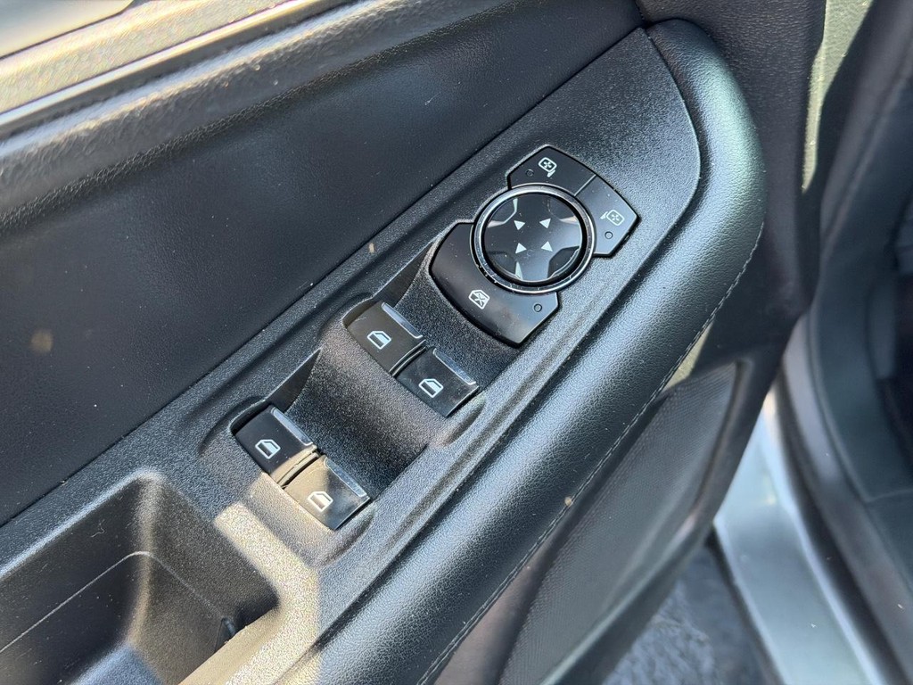 Ford Edge Vehicle Full-screen Gallery Image 14