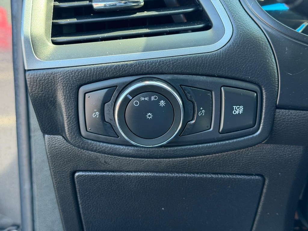 Ford Edge Vehicle Full-screen Gallery Image 15