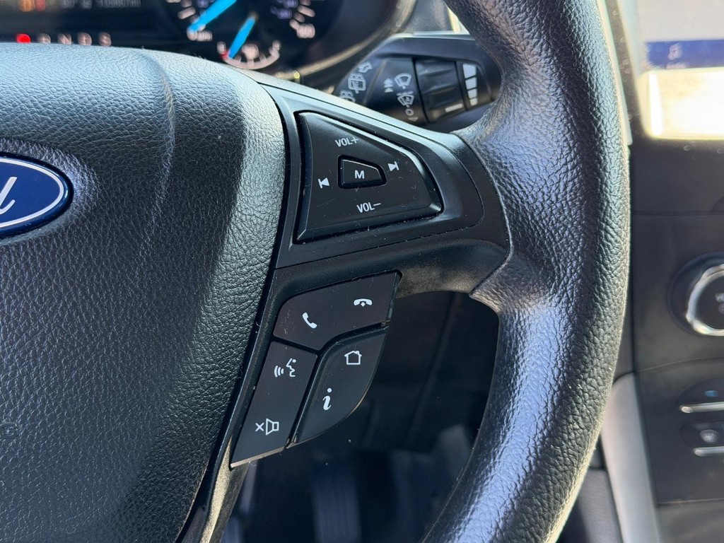 Ford Edge Vehicle Full-screen Gallery Image 16