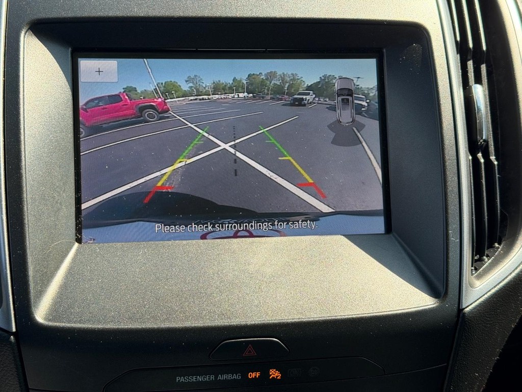 Ford Edge Vehicle Full-screen Gallery Image 19