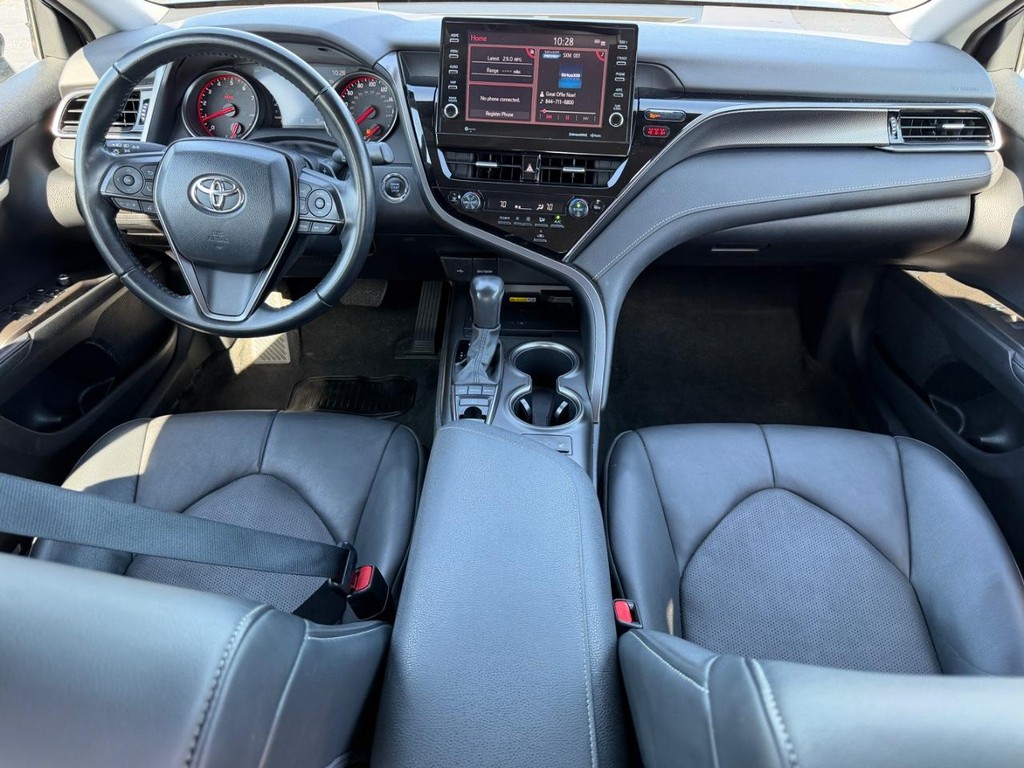 Toyota Camry Vehicle Full-screen Gallery Image 11