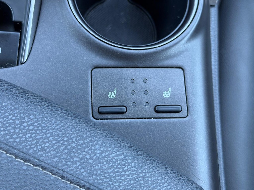 Toyota Camry Vehicle Full-screen Gallery Image 19