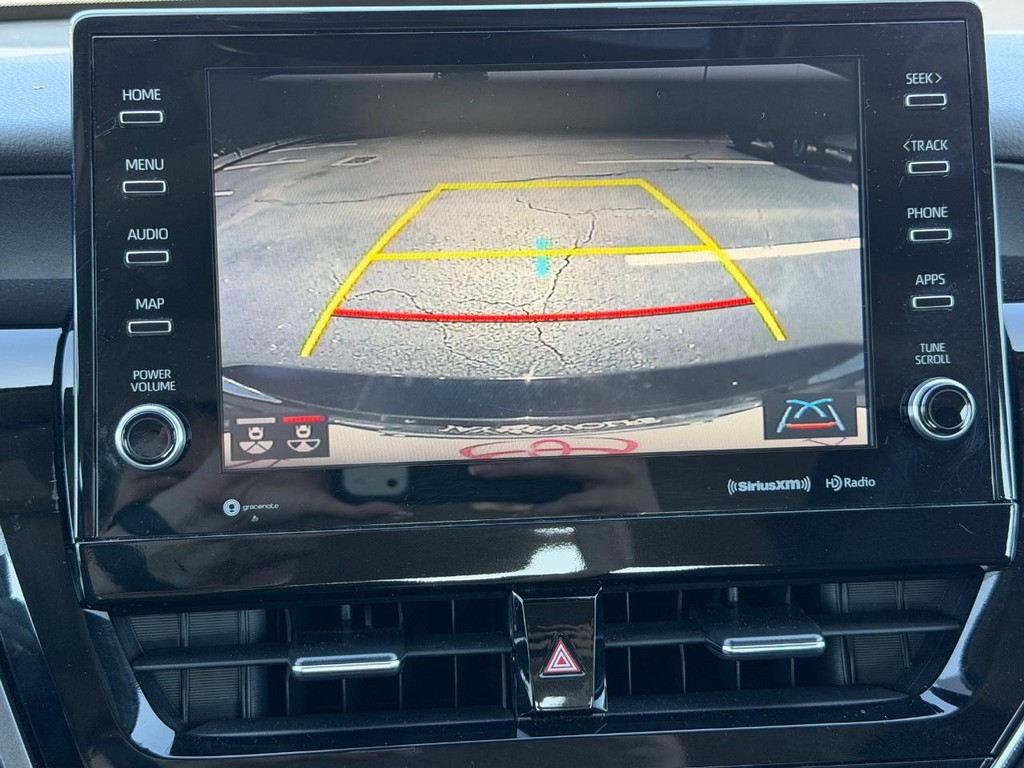 Toyota Camry Vehicle Full-screen Gallery Image 21