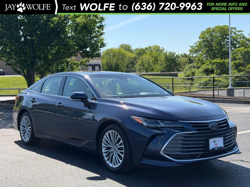 Toyota Avalon Vehicle Full-screen Gallery Image 01