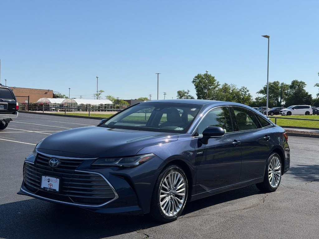 Toyota Avalon Vehicle Full-screen Gallery Image 08