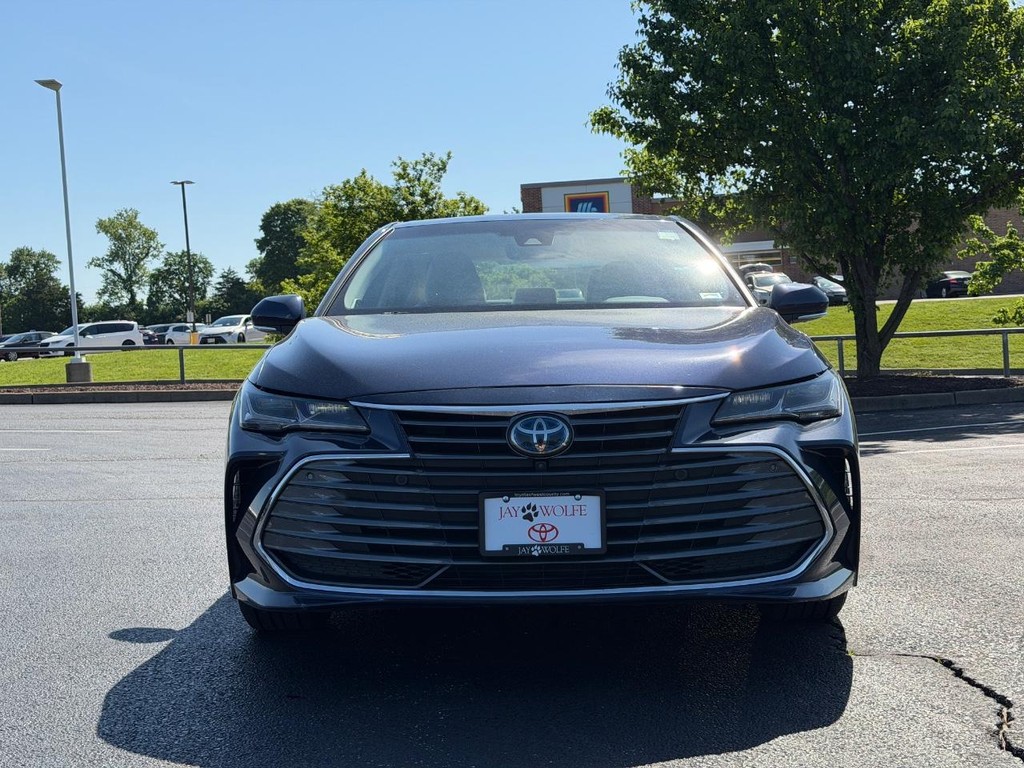 Toyota Avalon Vehicle Full-screen Gallery Image 09