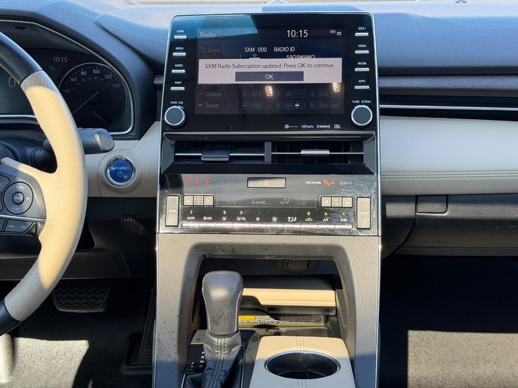 Toyota Avalon Vehicle Full-screen Gallery Image 13