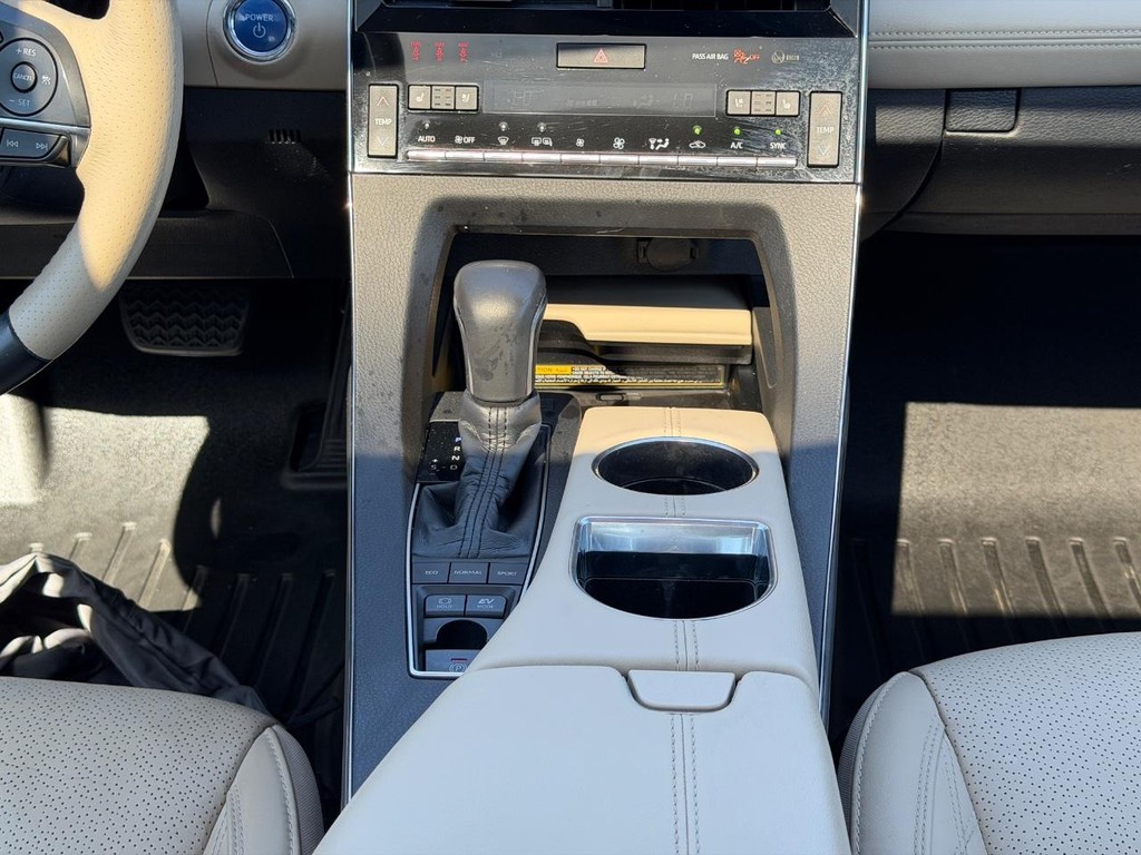 Toyota Avalon Vehicle Full-screen Gallery Image 14