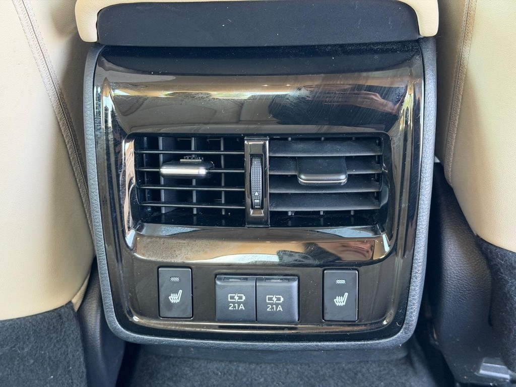 Toyota Avalon Vehicle Full-screen Gallery Image 15