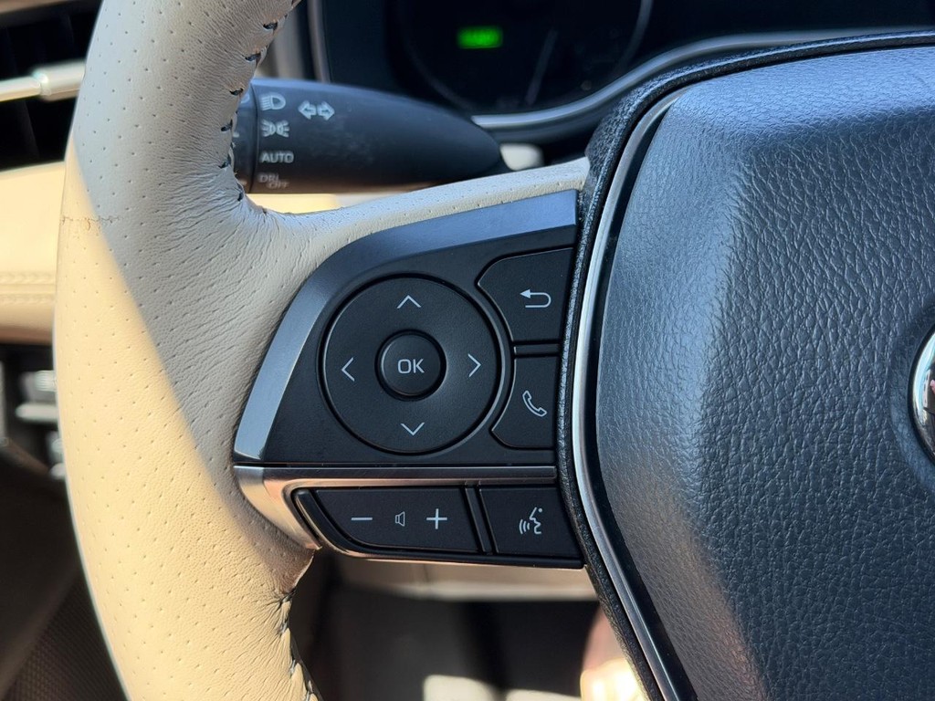 Toyota Avalon Vehicle Full-screen Gallery Image 19