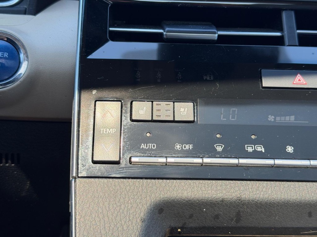 Toyota Avalon Vehicle Full-screen Gallery Image 24