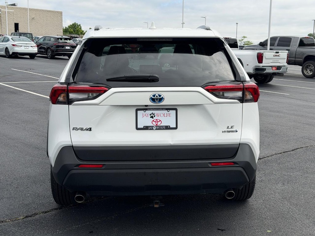 Toyota RAV4 Vehicle Full-screen Gallery Image 05