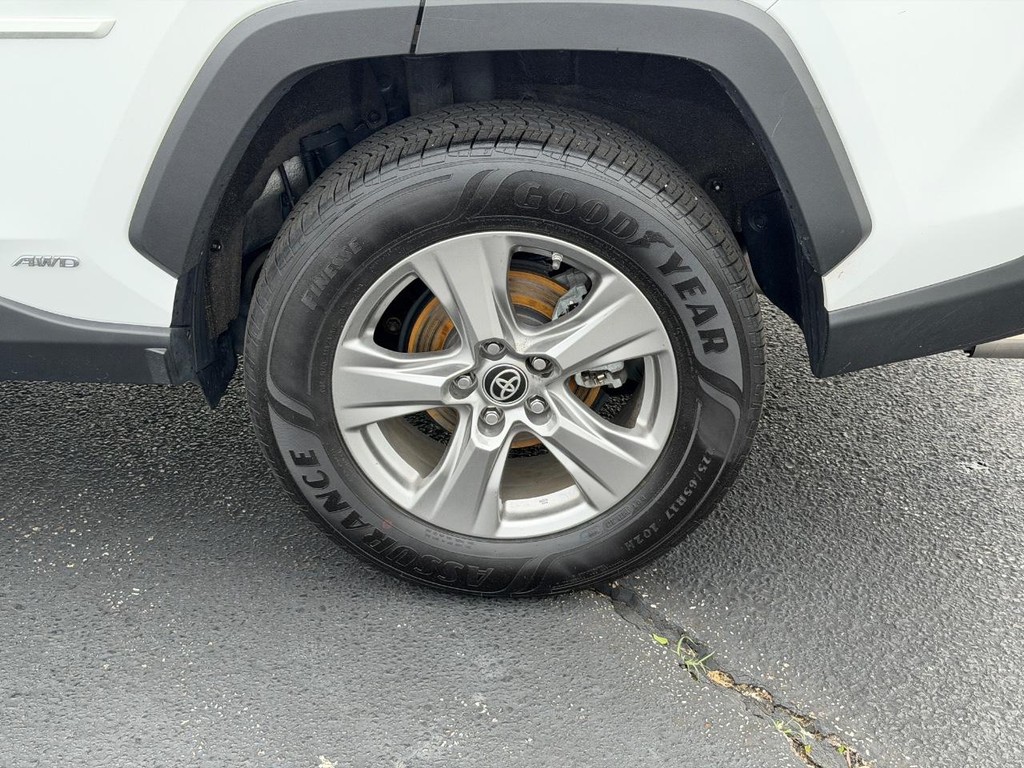 Toyota RAV4 Vehicle Full-screen Gallery Image 07