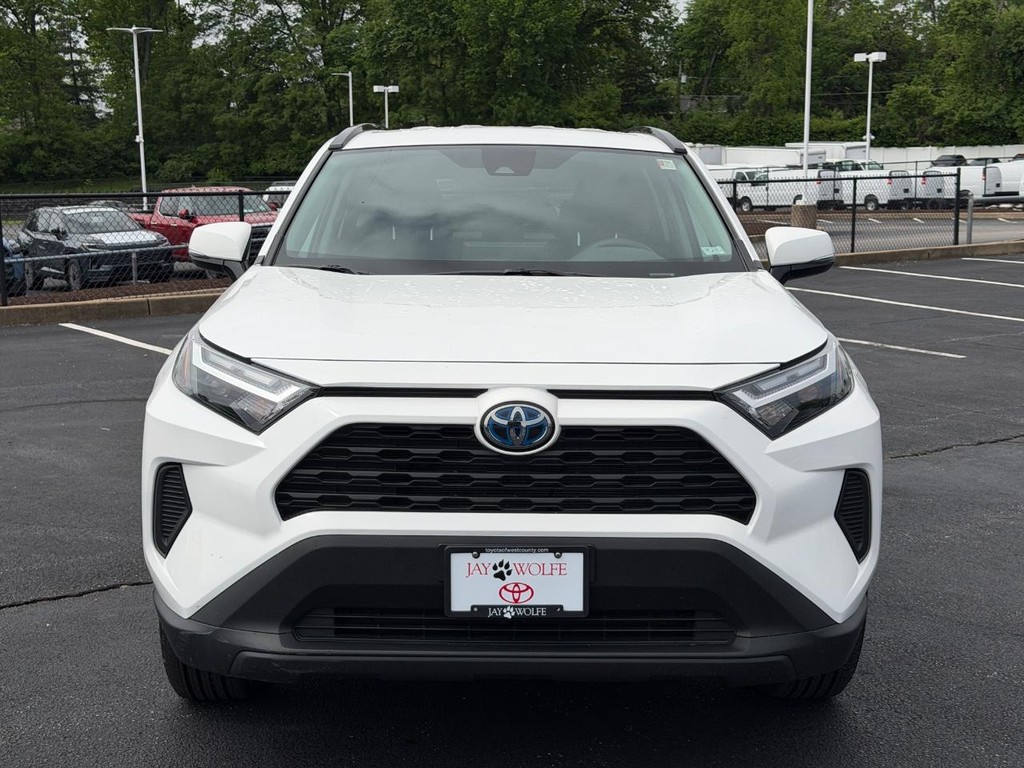 Toyota RAV4 Vehicle Full-screen Gallery Image 09