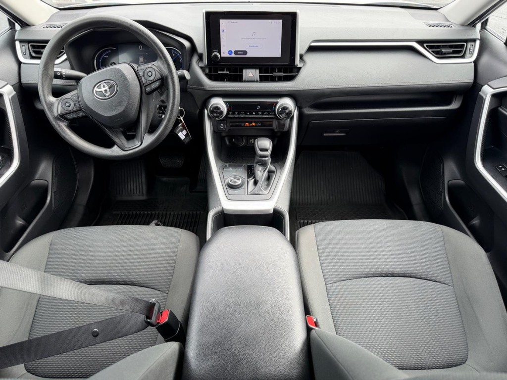 Toyota RAV4 Vehicle Full-screen Gallery Image 11