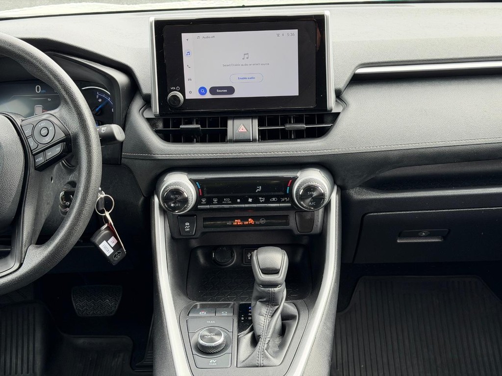 Toyota RAV4 Vehicle Full-screen Gallery Image 13