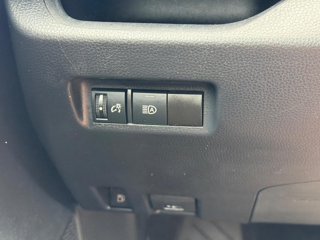 Toyota RAV4 Vehicle Full-screen Gallery Image 17