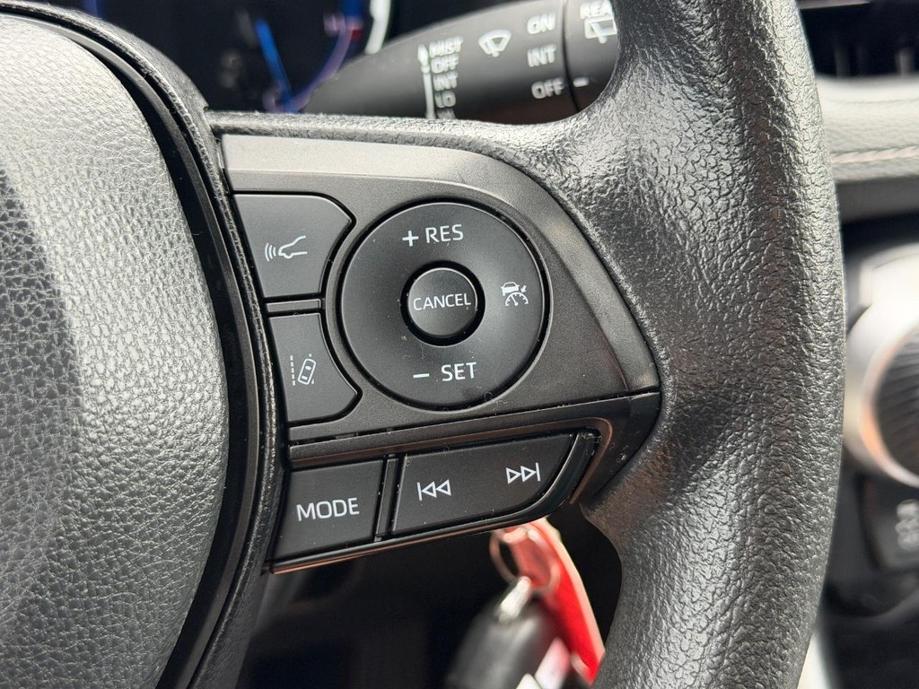 Toyota RAV4 Vehicle Full-screen Gallery Image 19