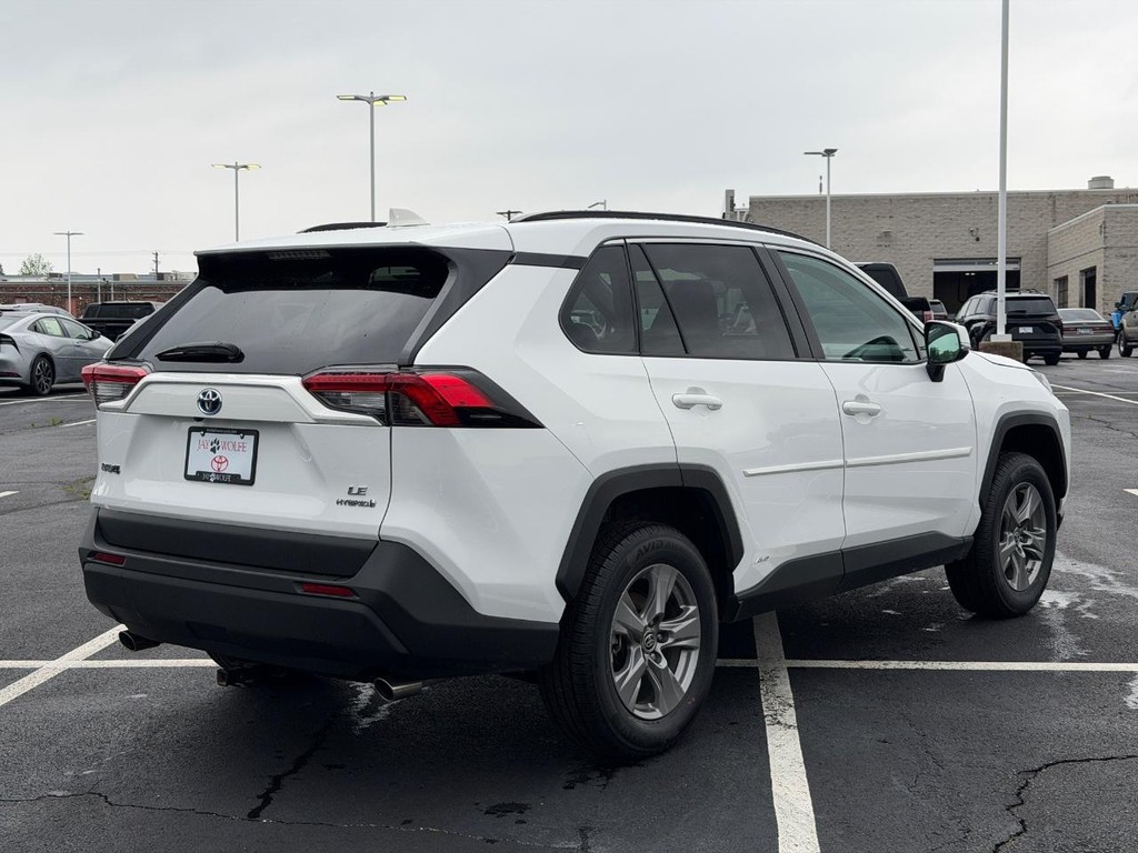 Toyota RAV4 Vehicle Full-screen Gallery Image 03