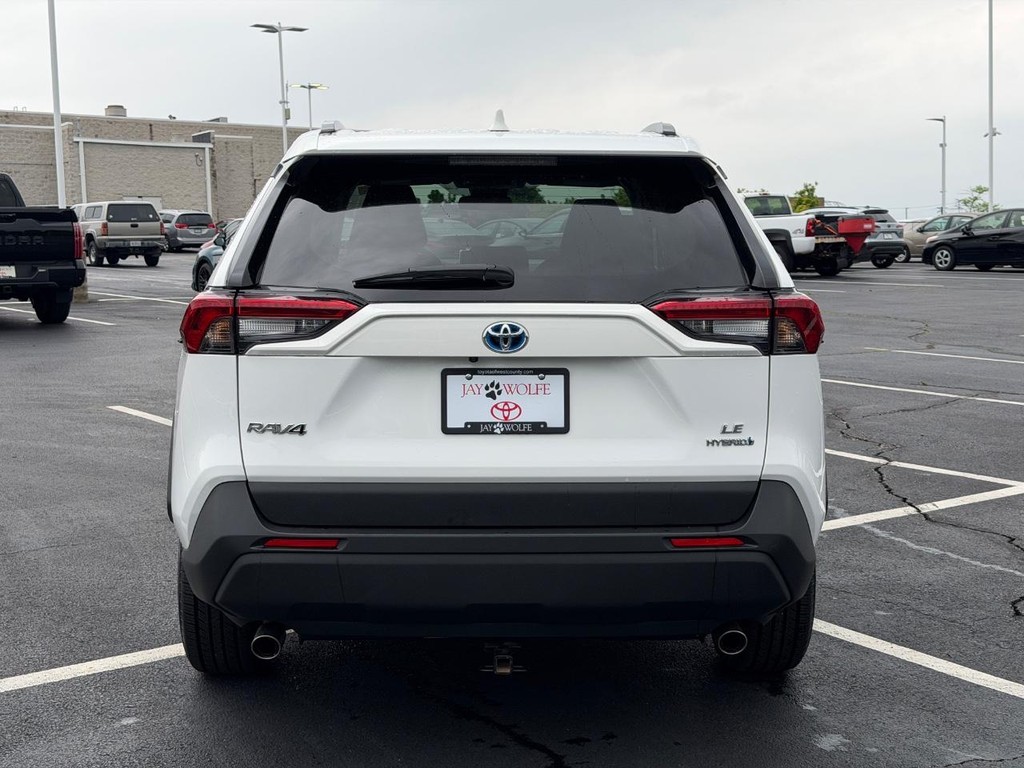 Toyota RAV4 Vehicle Full-screen Gallery Image 04