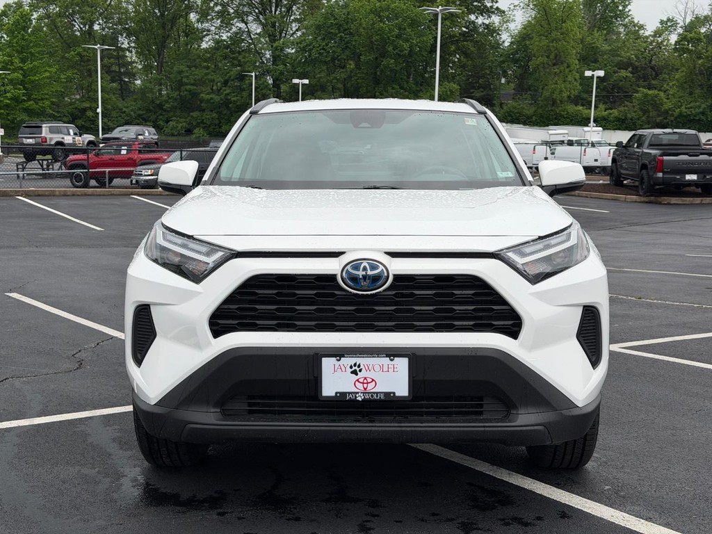 Toyota RAV4 Vehicle Full-screen Gallery Image 09