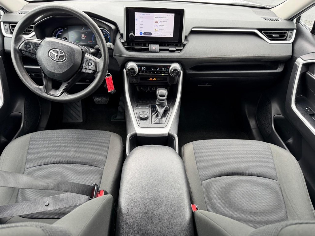 Toyota RAV4 Vehicle Full-screen Gallery Image 11