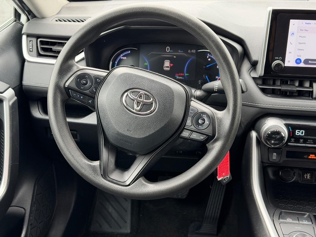 Toyota RAV4 Vehicle Full-screen Gallery Image 12
