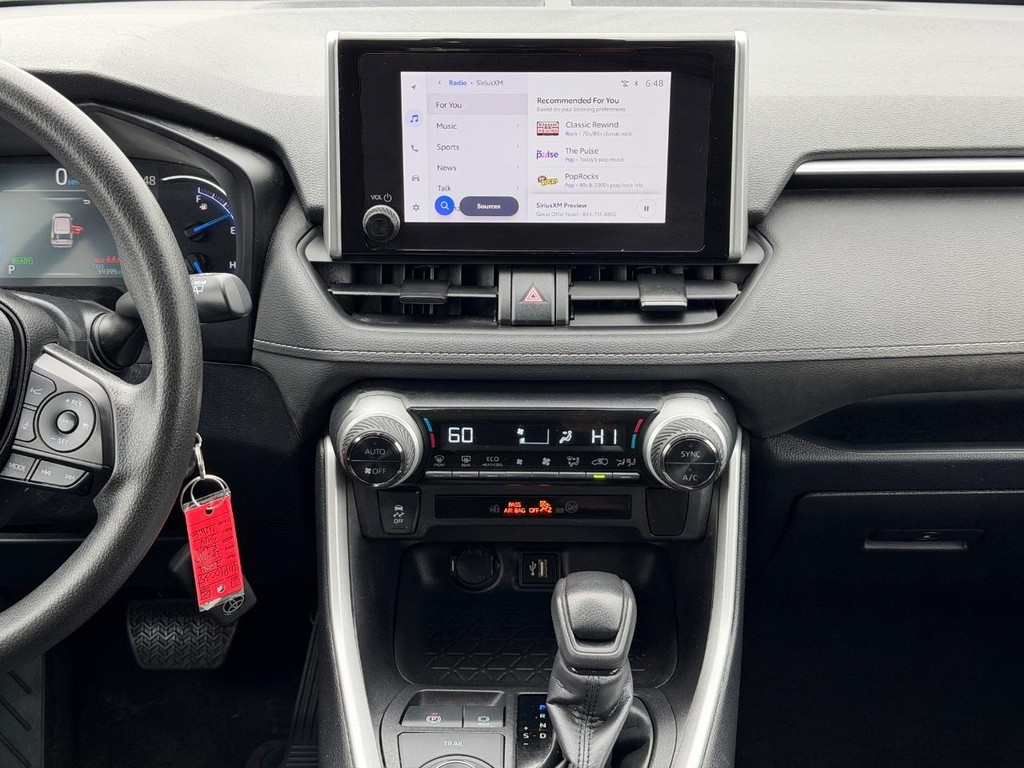 Toyota RAV4 Vehicle Full-screen Gallery Image 13