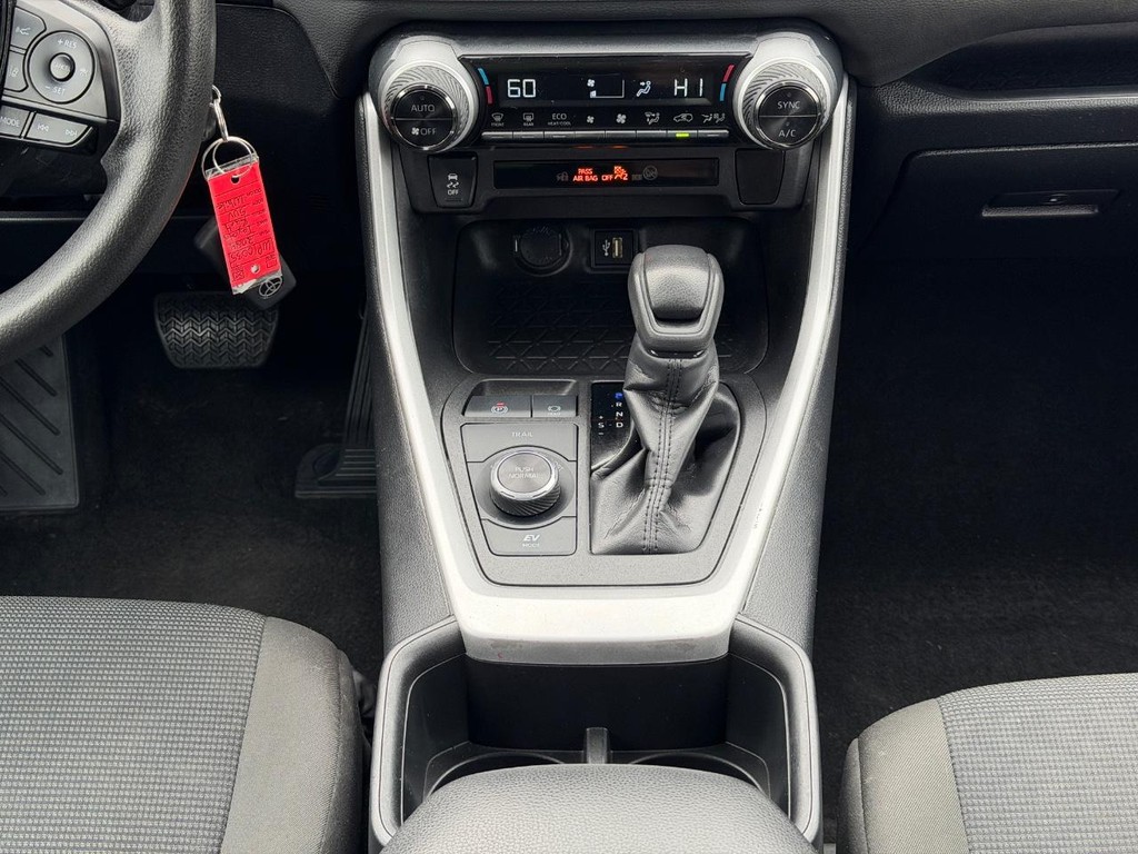 Toyota RAV4 Vehicle Full-screen Gallery Image 14