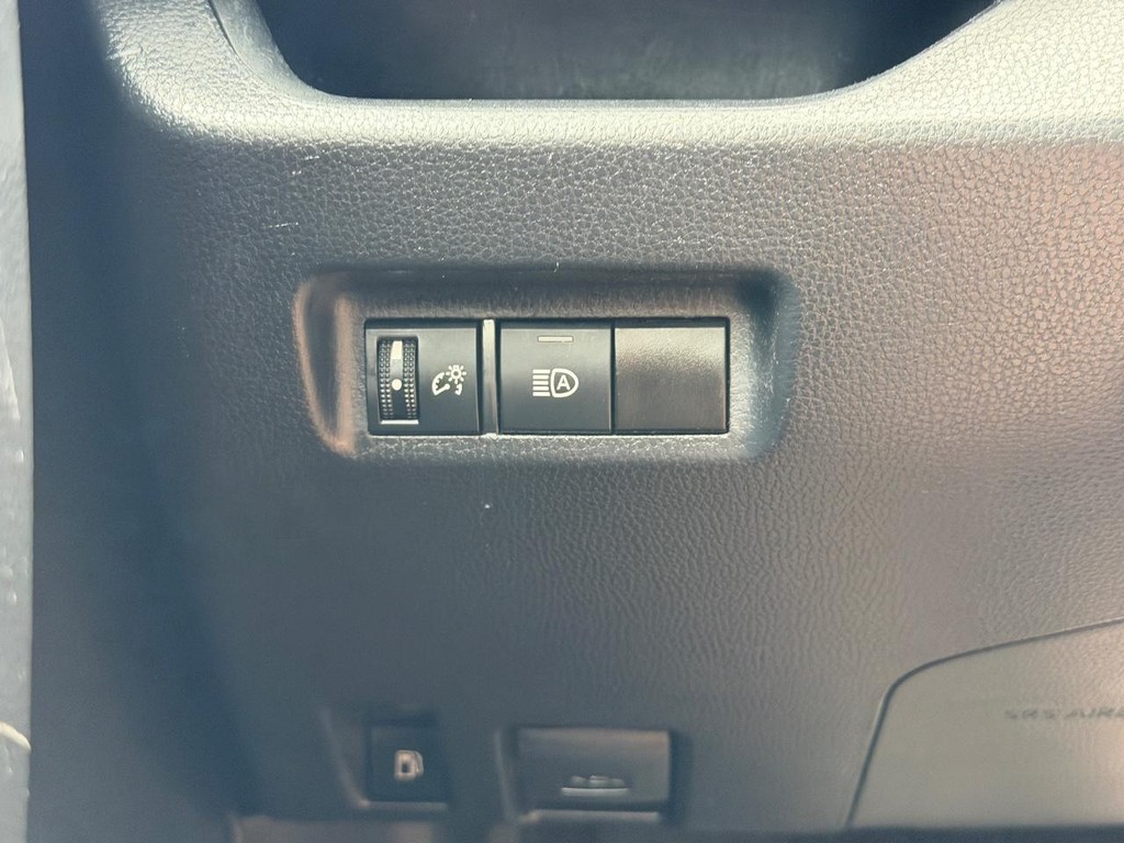 Toyota RAV4 Vehicle Full-screen Gallery Image 16