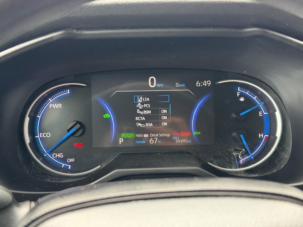 Toyota RAV4 Vehicle Full-screen Gallery Image 19