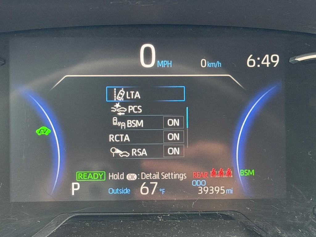 Toyota RAV4 Vehicle Full-screen Gallery Image 20