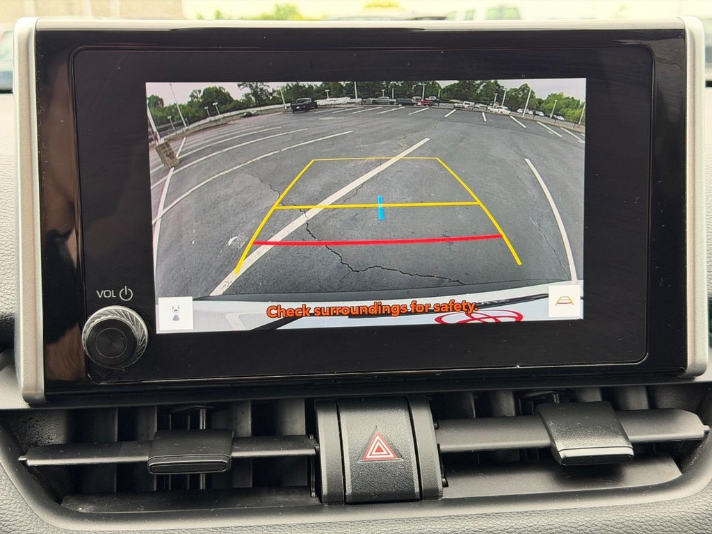 Toyota RAV4 Vehicle Full-screen Gallery Image 21