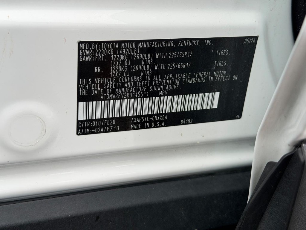 Toyota RAV4 Vehicle Full-screen Gallery Image 22