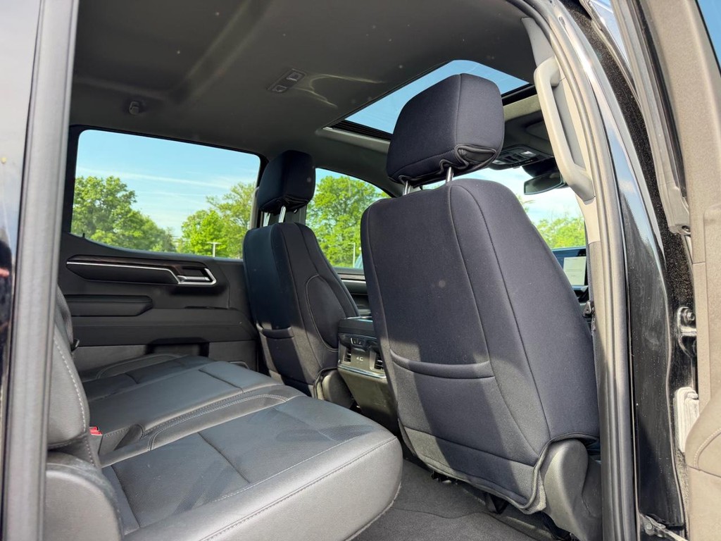 GMC Sierra 1500 Vehicle Full-screen Gallery Image 12