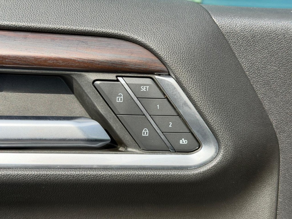 GMC Sierra 1500 Vehicle Full-screen Gallery Image 16