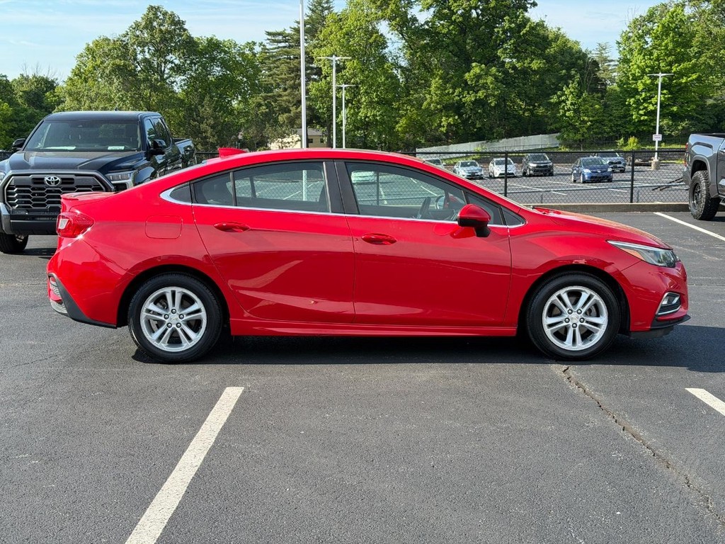 Chevrolet Cruze Vehicle Full-screen Gallery Image 02
