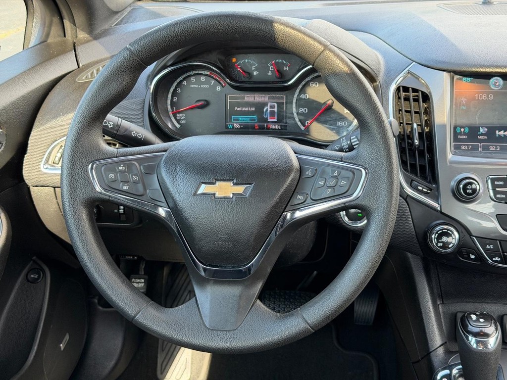 Chevrolet Cruze Vehicle Full-screen Gallery Image 10