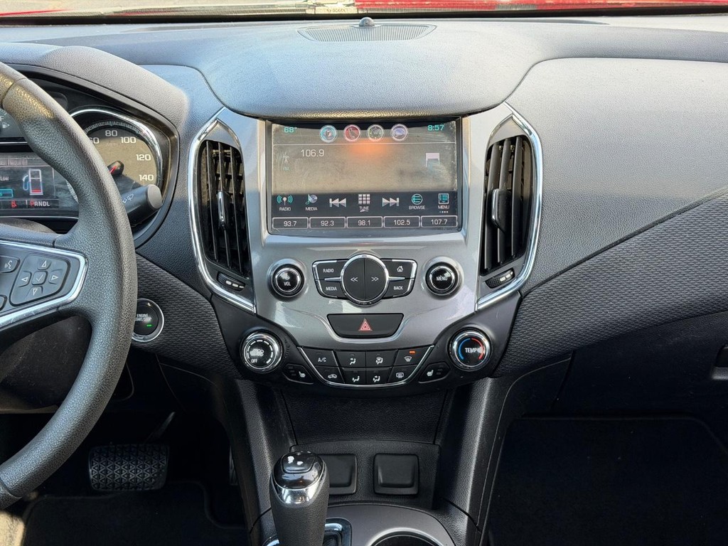 Chevrolet Cruze Vehicle Full-screen Gallery Image 11